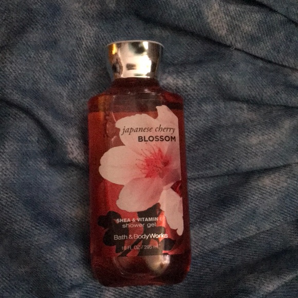 BATH & BODY JAPANESE CHERRY BLOSSOM - Picture 2 of 4